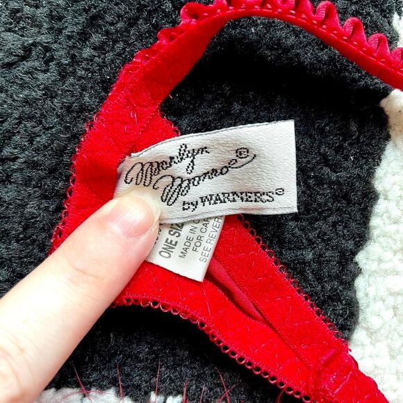 Red Satin Bustier Slip & Feather Thong Set M - Picture 7 of 8